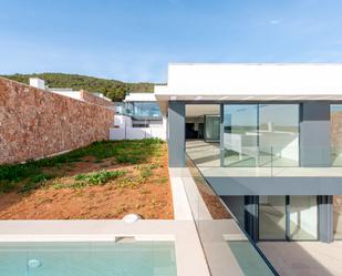 Vista exterior de Casa o xalet en venda en Santa Eulària des Riu amb Aire condicionat, Jardí privat i Terrassa