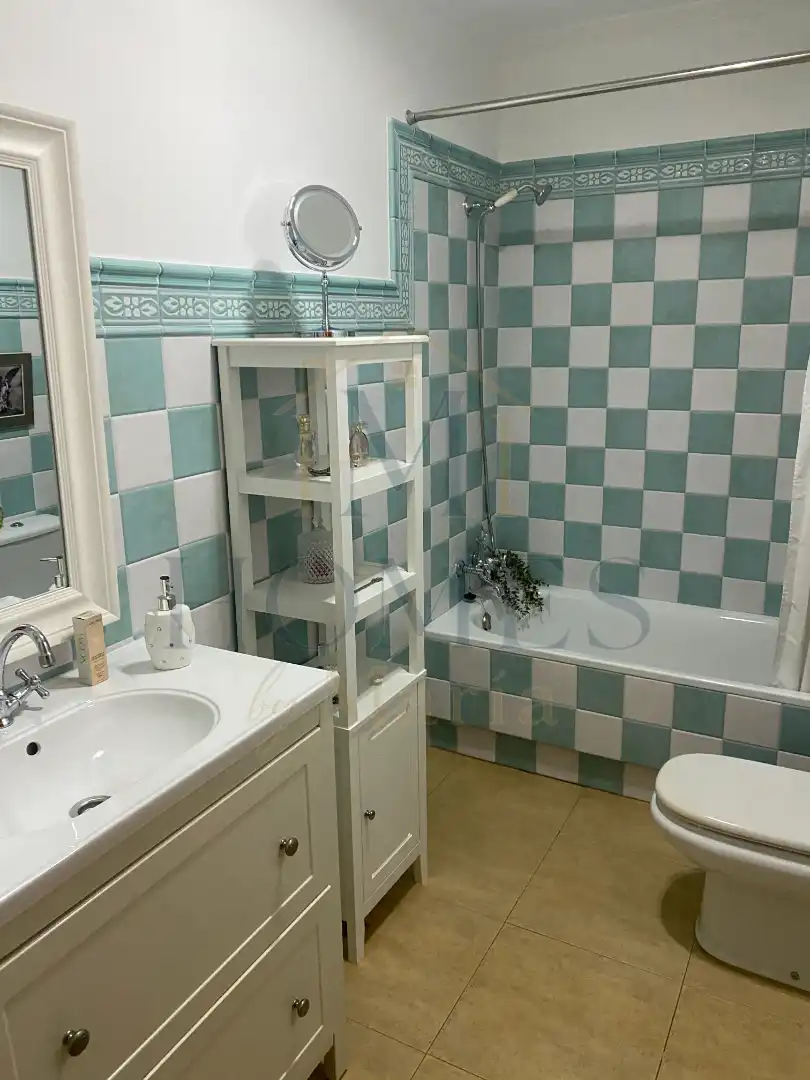 Badezimmer von Haus oder Chalet zum Verkauf in Elche / Elx mit Klimaanlage, Privatgarten und Terrasse
