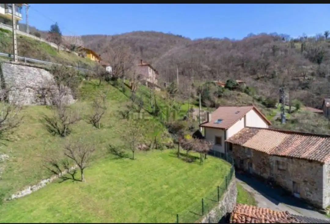 Casa o xalet en venda en Oseja de Sajambre amb Calefacció, Jardí privat i Parquet