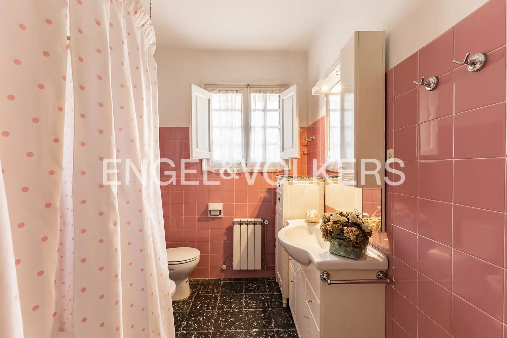 Badezimmer von Country house zum Verkauf in Mataró mit Heizung, Privatgarten und Terrasse