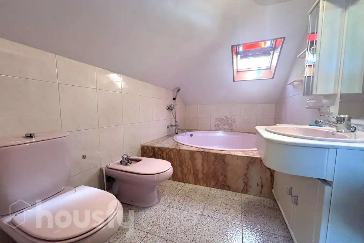 Baño de Casa o chalet de alquiler en Madrid con Aire acondicionado, Calefacción y Jardín privado