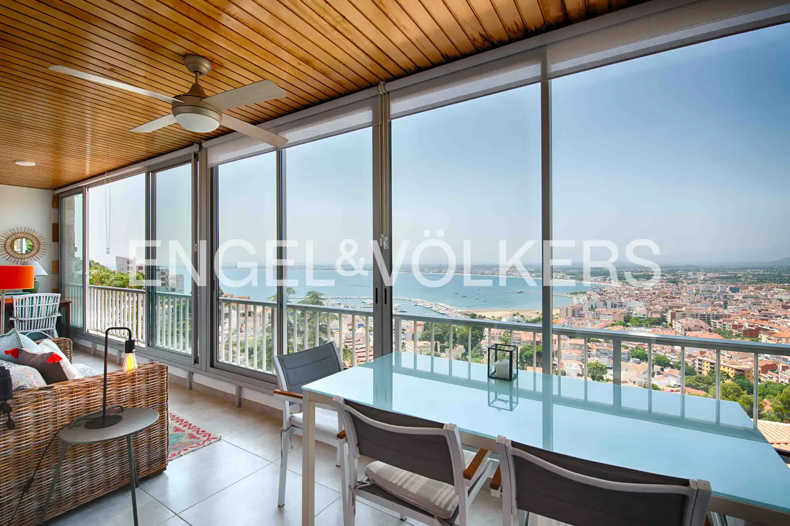 Piso con terraza en venta en Carrer Cant dels Ocells 38, imagen 2