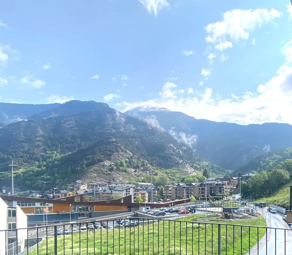 Vista exterior de Ático de alquiler en Ordino con Calefacción, Terraza y Horno