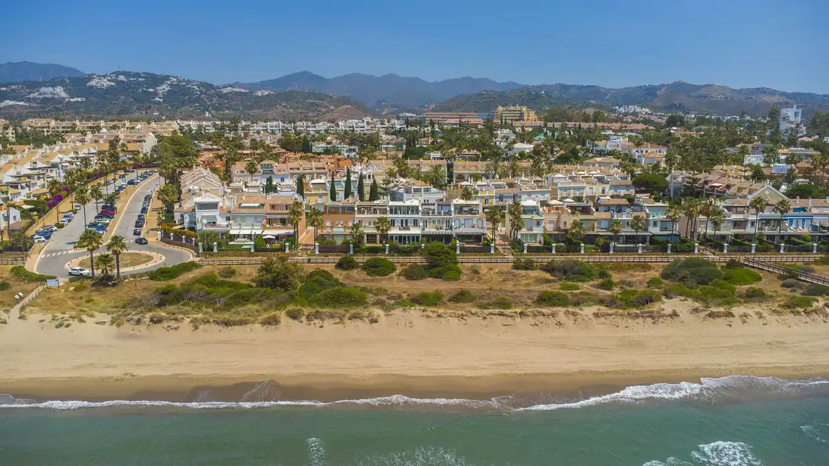 Adossat en venda a Río Real - Los Monteros