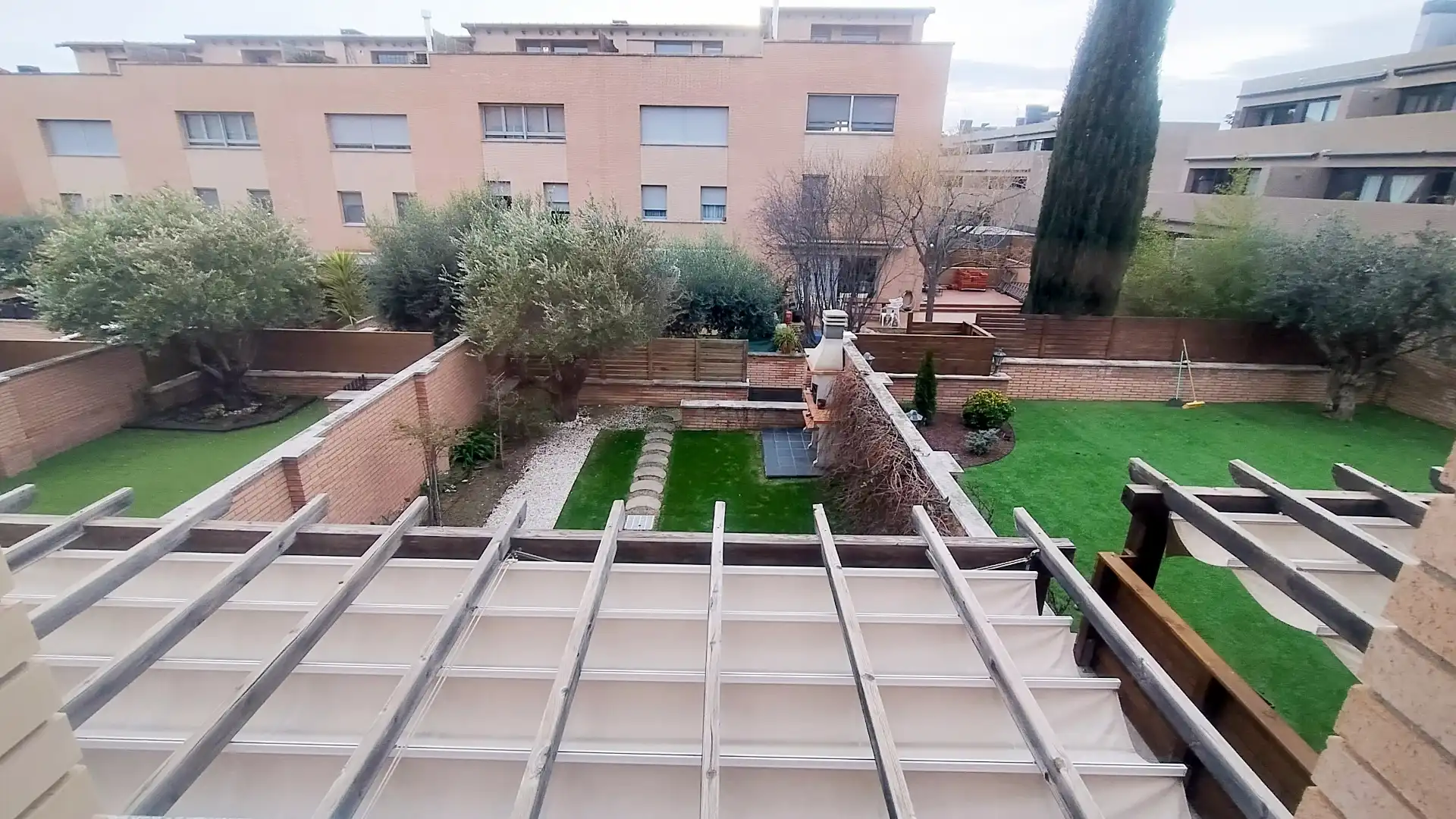 Jardí de Casa adosada en venda en Castellar del Vallès amb Aire condicionat, Calefacció i Jardí privat