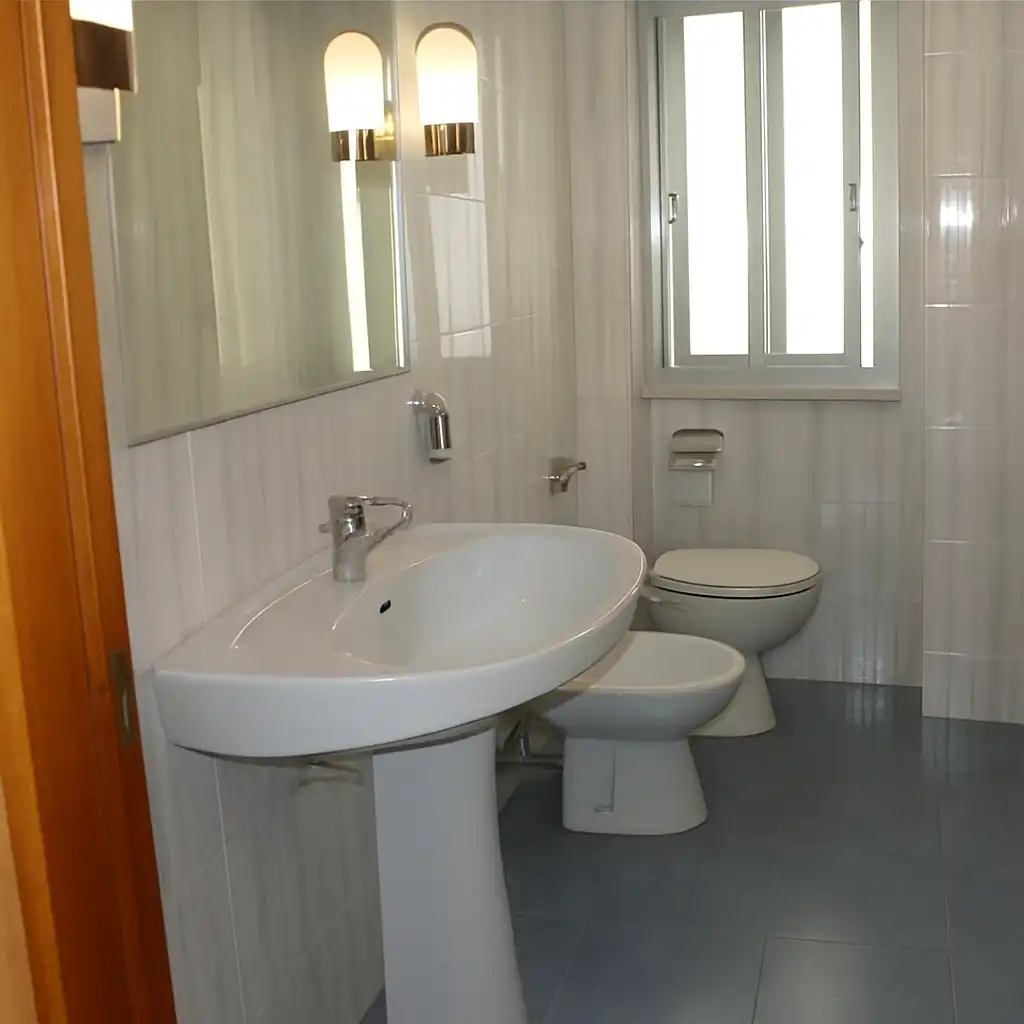 Bathroom of Flat for rent in  Valencia Capital  with Balcony