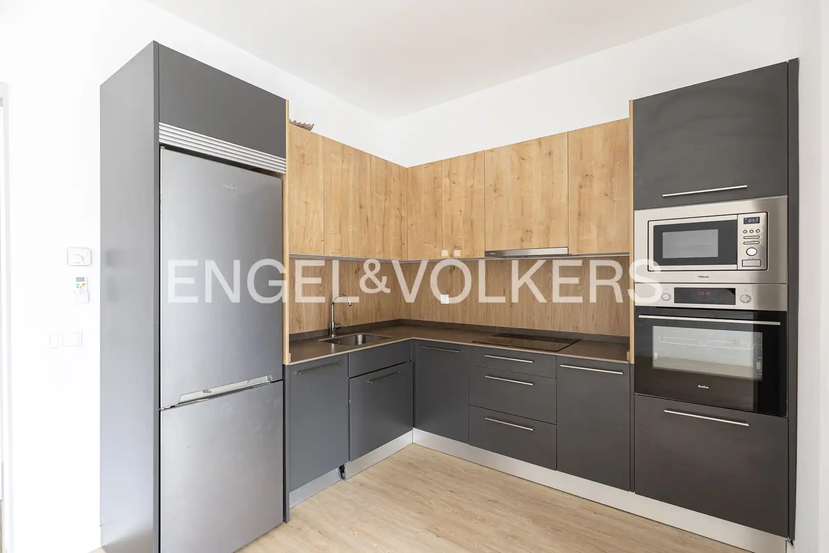 Kitchen of Flat for rent in Madrid  with Air Conditioner, Heating and Storage room