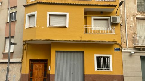 En venta esta casa muy amplia y luminosa en el Barrio de la Plaza de toros, a 2 minutos de la Gran vía