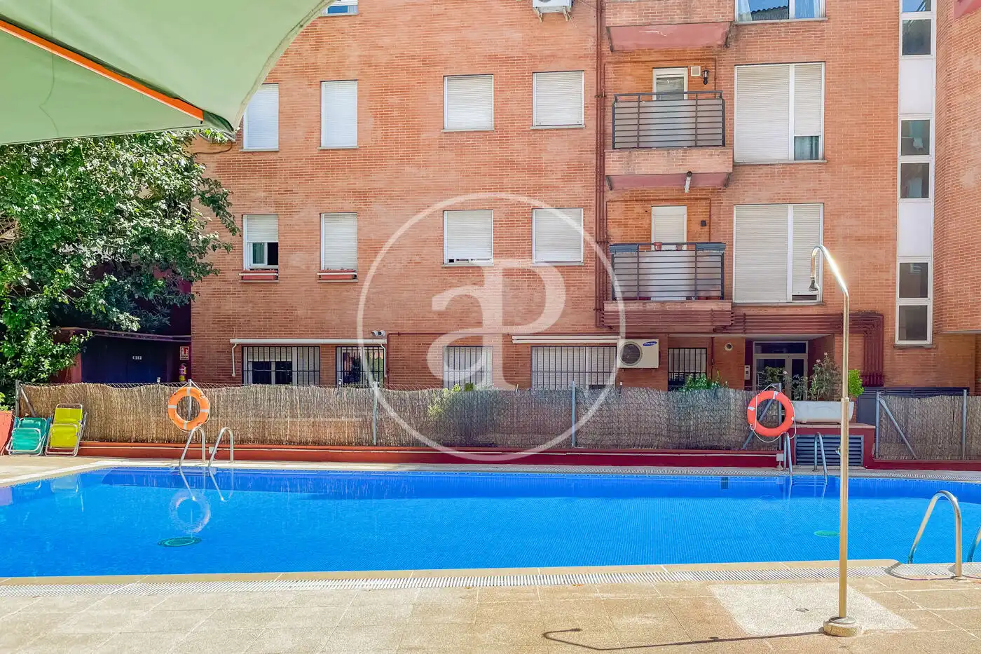 Piscina de Piso en venta en Madrid con Aire acondicionado, Calefacción y Jardín privado
