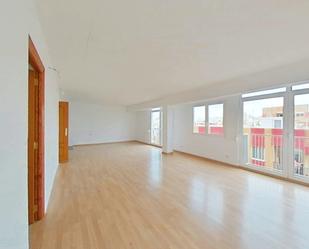 Living room of Flat to rent in Sagunto / Sagunt  with Parquet flooring, Terrace and Oven