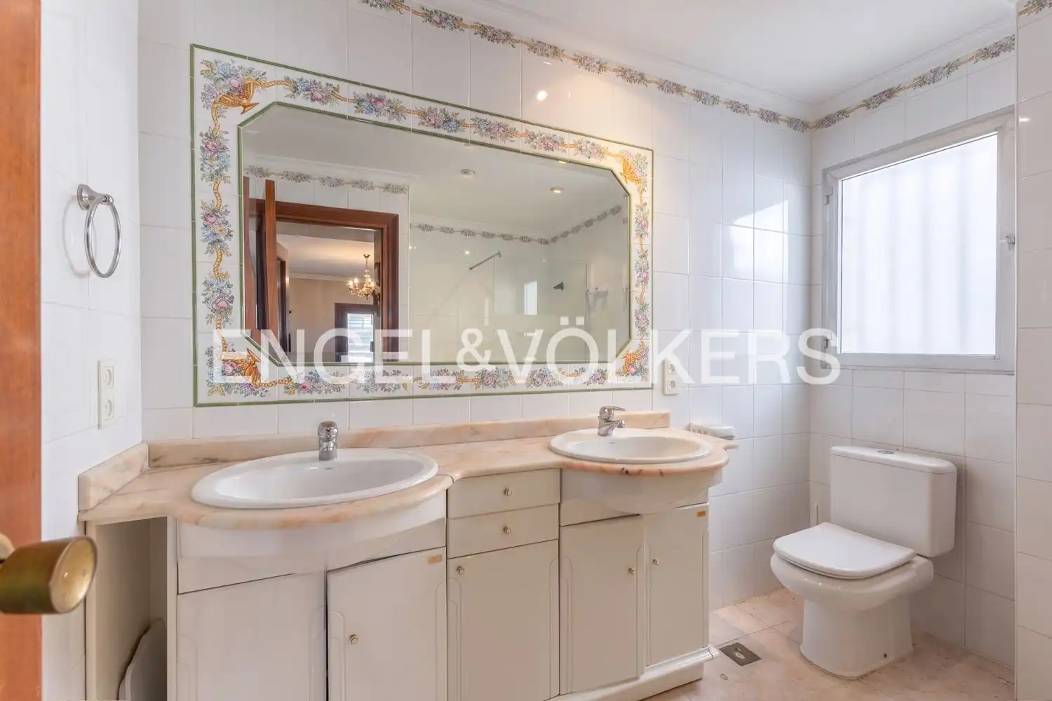 Baño de Piso en venta en Valencia con Calefacción y Balcón