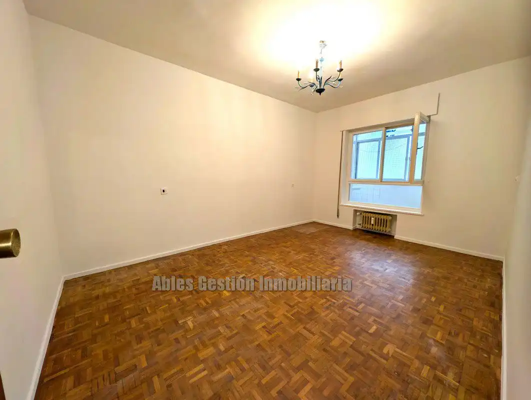 Piso en venta en Oviedo  con Calefacción, Parquet y Terraza