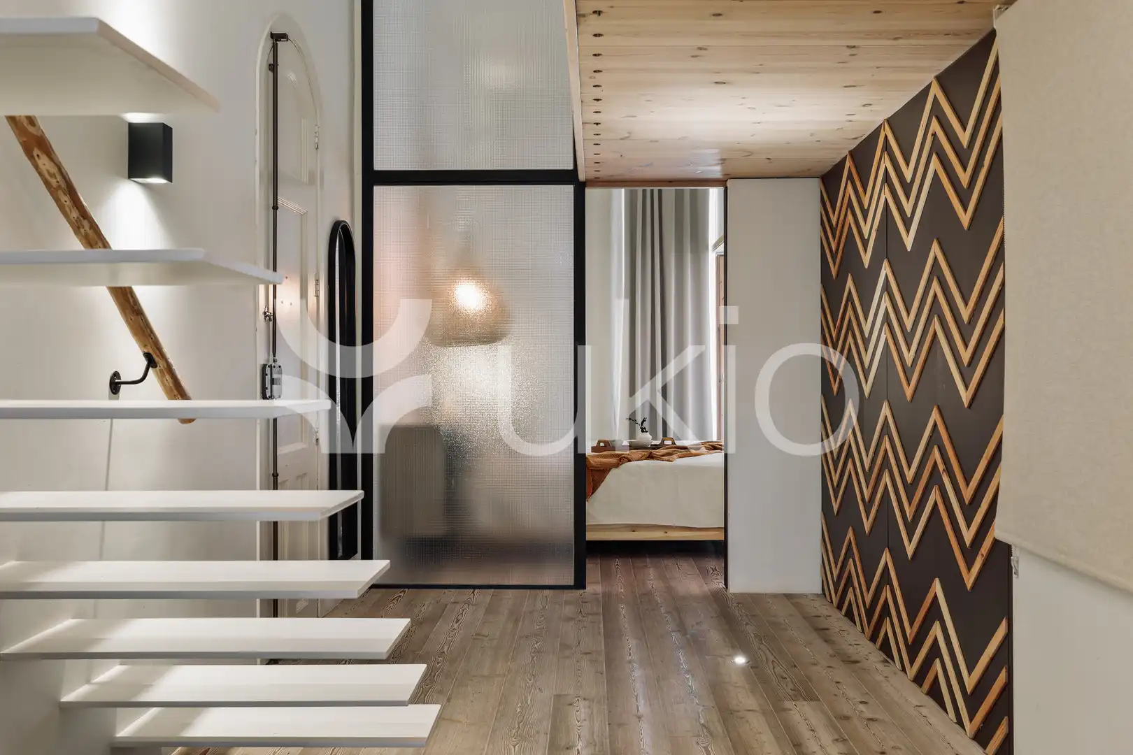 Dormitori de Apartament de lloguer en Barcelona amb Aire condicionat, Terrassa i Moblat