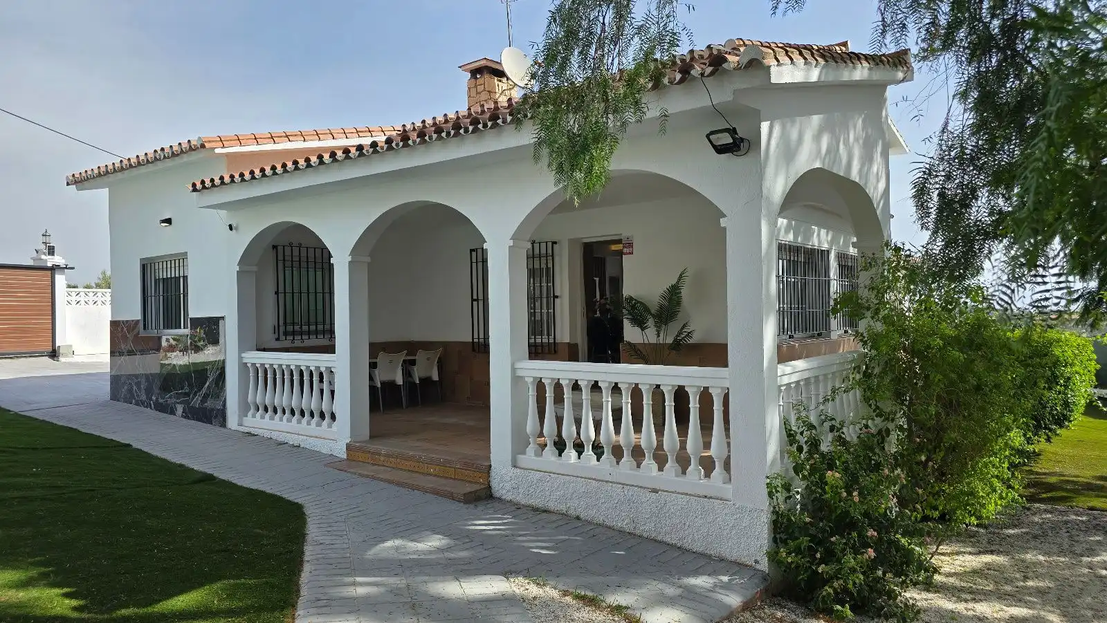 Vista exterior de Casa o xalet en venda en Torremolinos amb Aire condicionat, Terrassa i Traster