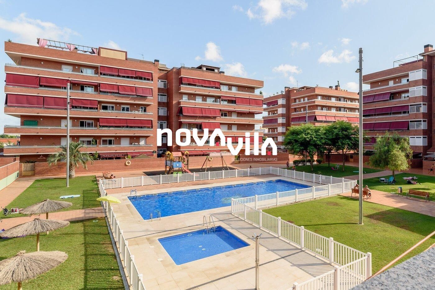 Dormitori de Pis de lloguer en Viladecans amb Aire condicionat, Calefacció i Jardí privat
