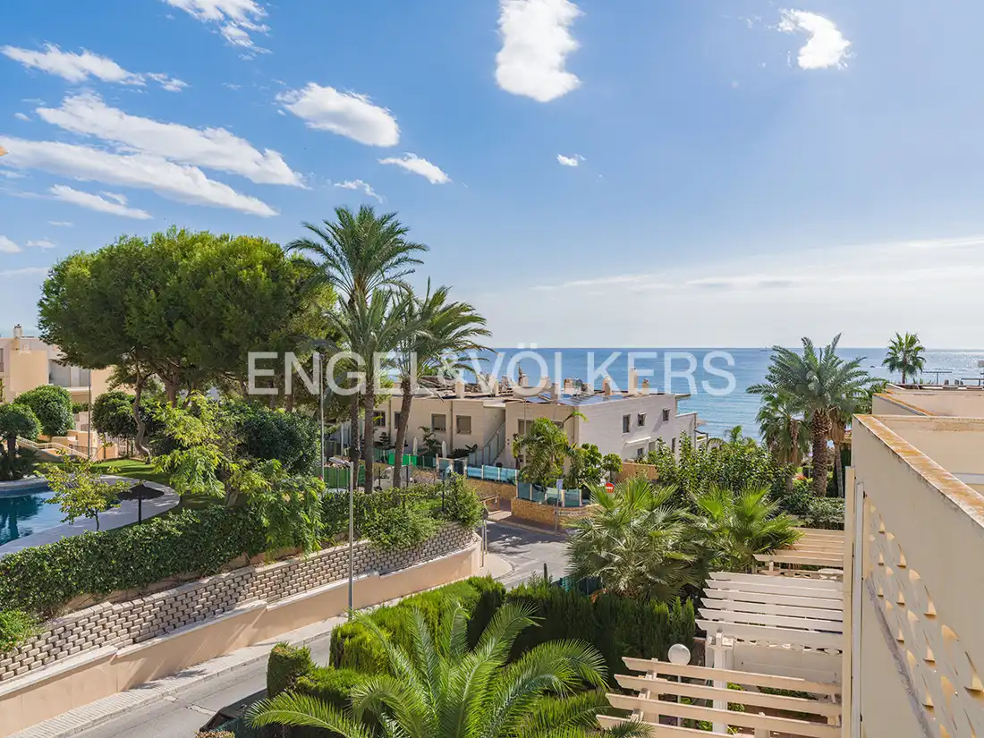 Terraced house with balcony for sale in Carrer dels Alguers 4
