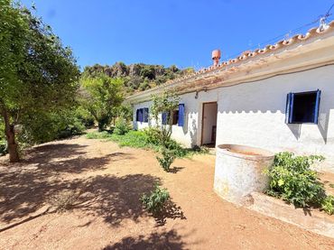 Maison rustique avec piscine à vendre à Yunquera