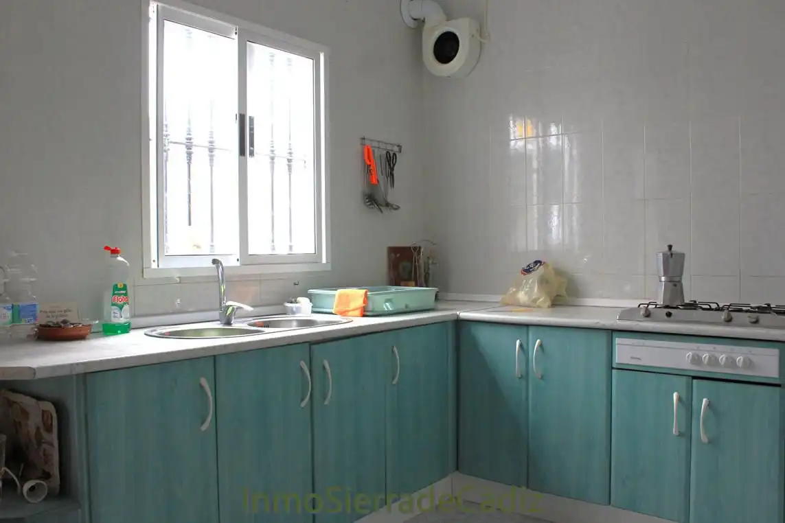 Kitchen of Houses for sale in Algodonales  with Air Conditioner, Private garden and Storage room