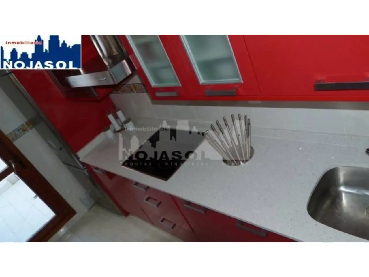 Cuina de Àtic de lloguer en Noja amb Calefacció, Terrassa i Moblat