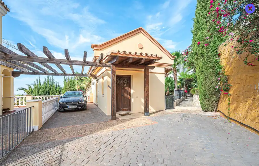 Vista exterior de Casa o chalet en venta en Istán con Aire acondicionado, Jardín privado y Piscina