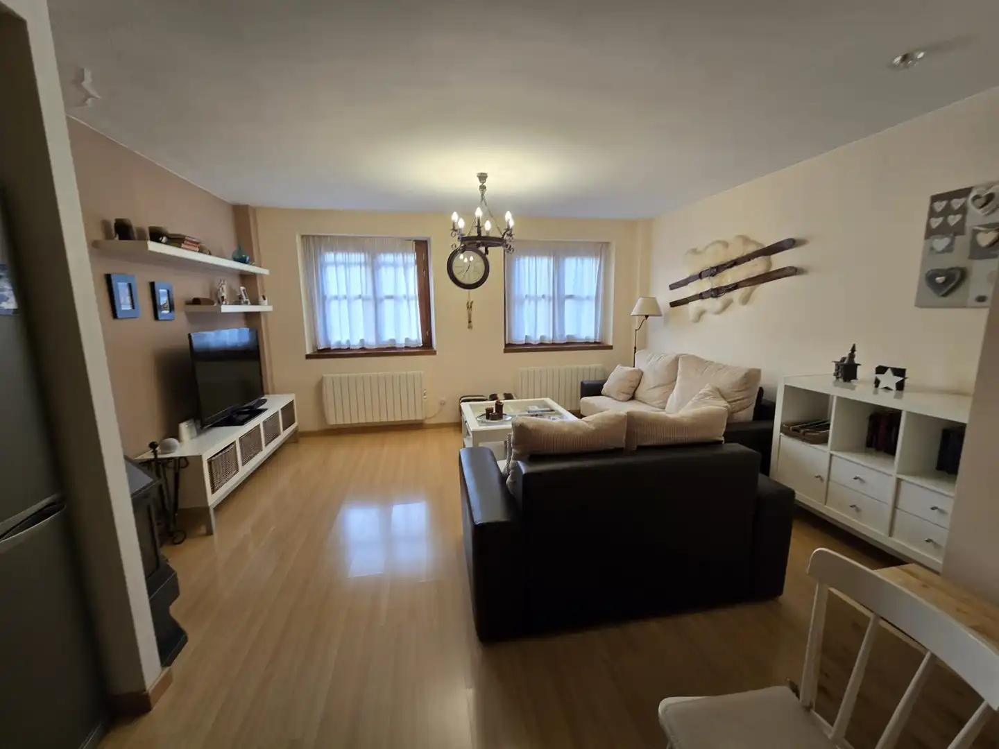Sala de estar de Apartamento en venta en Benasque con Aire acondicionado, Calefacción y Amueblado