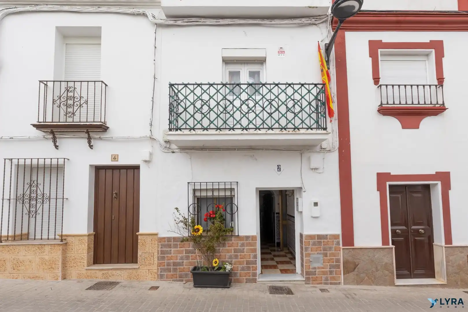 Vista exterior de Casa o xalet en venda en Las Cabezas de San Juan amb Aire condicionat, Traster i Balcó