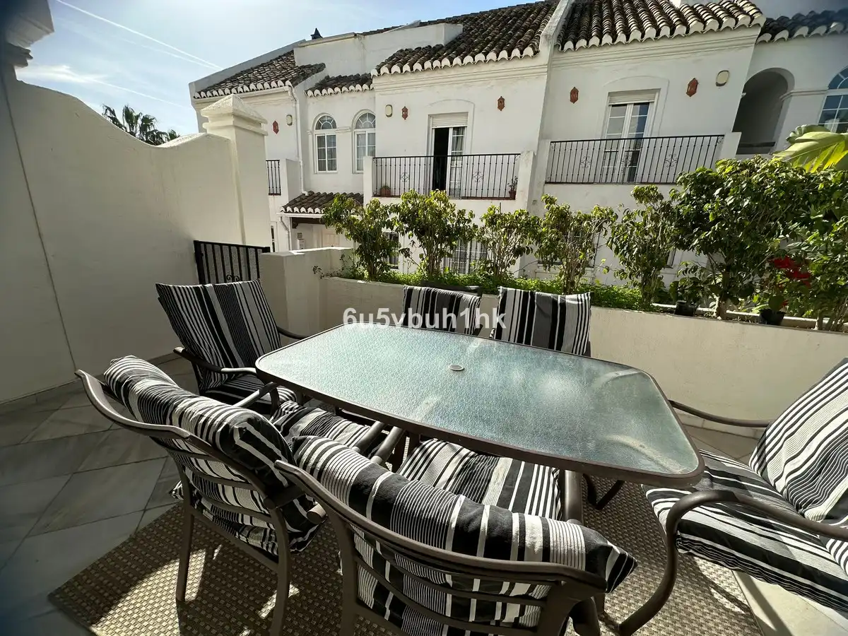 Terrassa de Casa adosada de lloguer en Marbella amb Aire condicionat, Jardí privat i Piscina