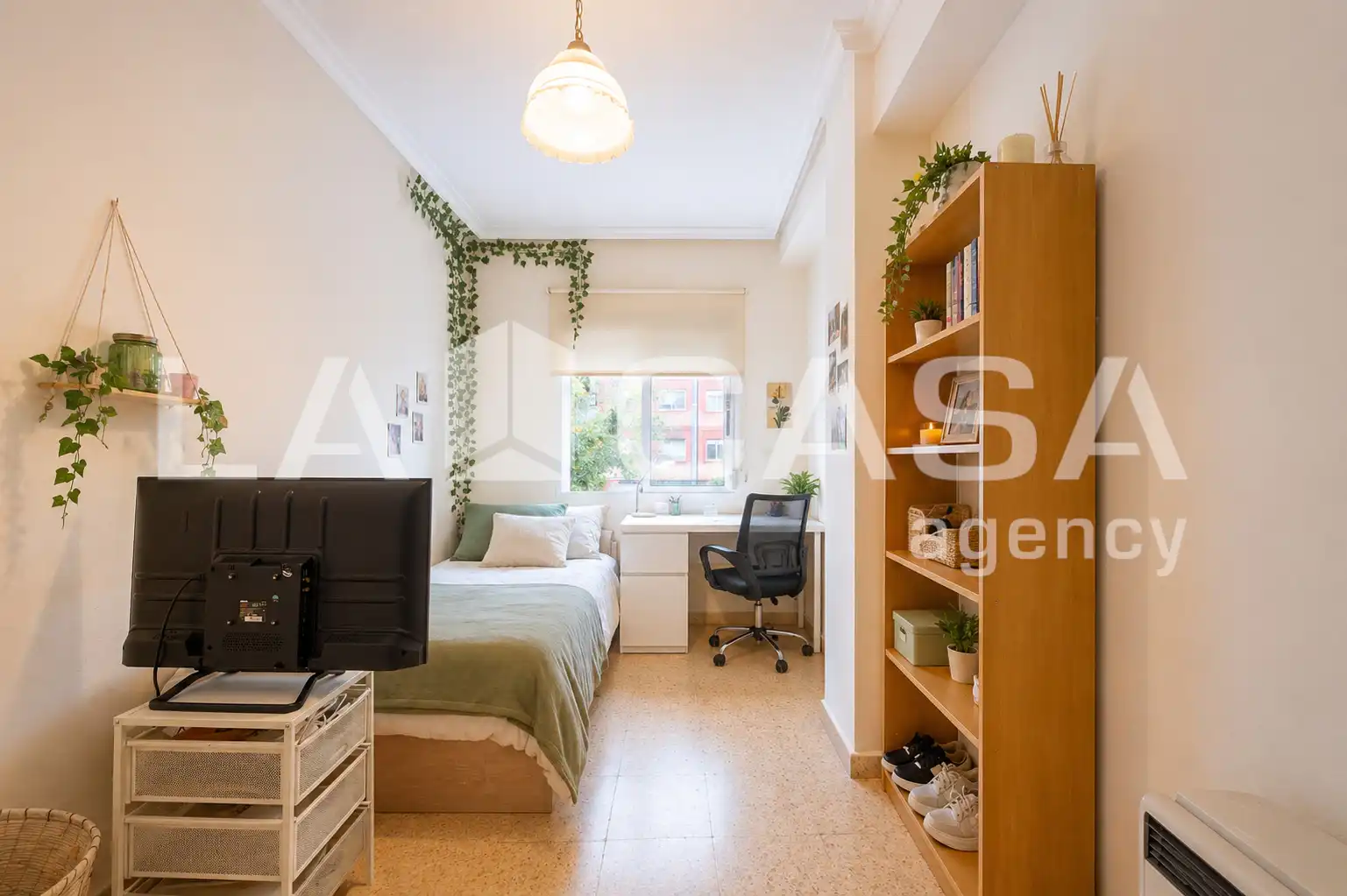 Schlafzimmer von Wohnung zur Miete in Valencia mit Klimaanlage, Möbliert und Balkon