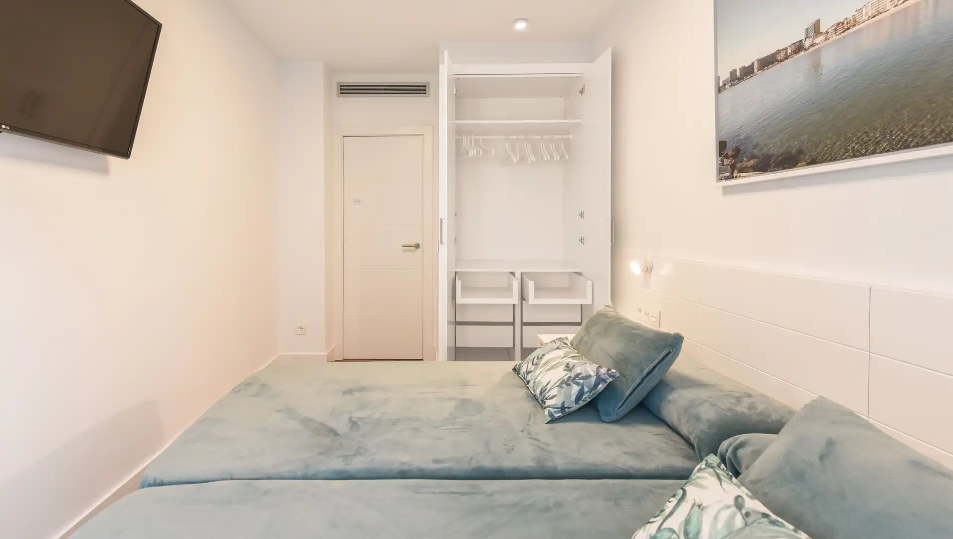 Schlafzimmer von Wohnung zur Miete in Fuengirola mit Klimaanlage, Heizung und Privatgarten