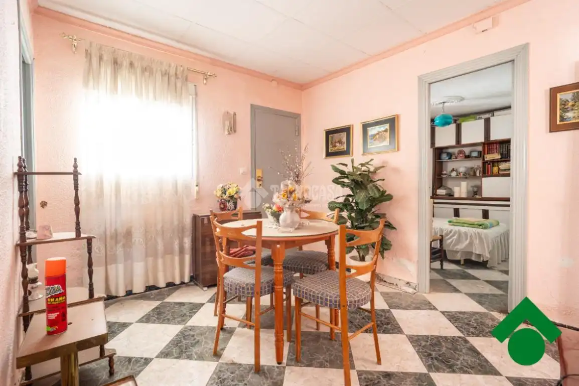 Casa aparellada en venda a Santa Adela - Parque Leyva Loro, imagen 4