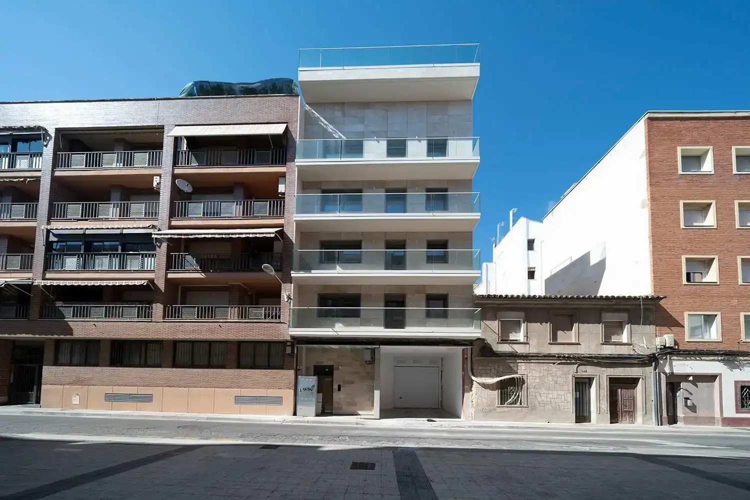 Außenansicht von Wohnung zur Miete in  Zaragoza Capital mit Klimaanlage und Balkon