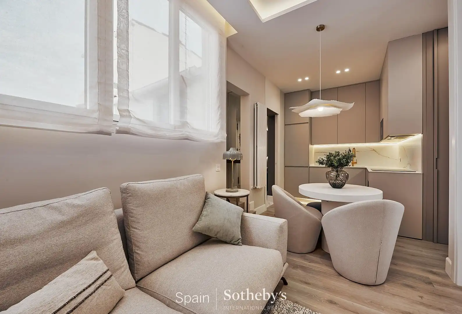Sala d'estar de Apartament en venda en Madrid amb Aire condicionat i Calefacció