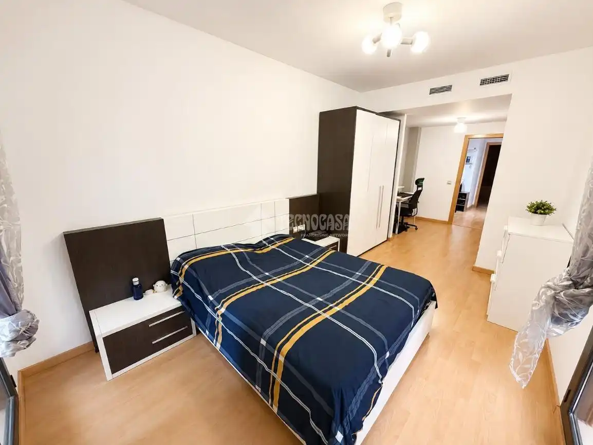 Schlafzimmer von Wohnung zum Verkauf in Zaragoza mit Balkon