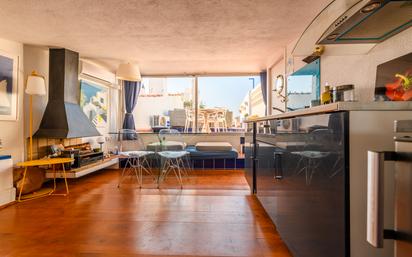 Sala d'estar de Apartament en venda en Cadaqués amb Aire condicionat