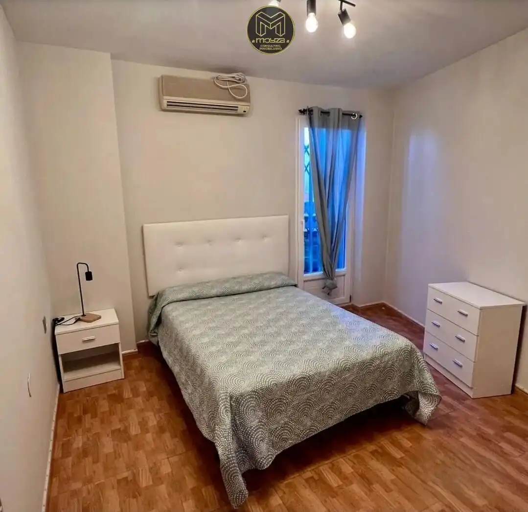 Dormitori de Apartament en venda en Jaén amb Parquet i Balcó