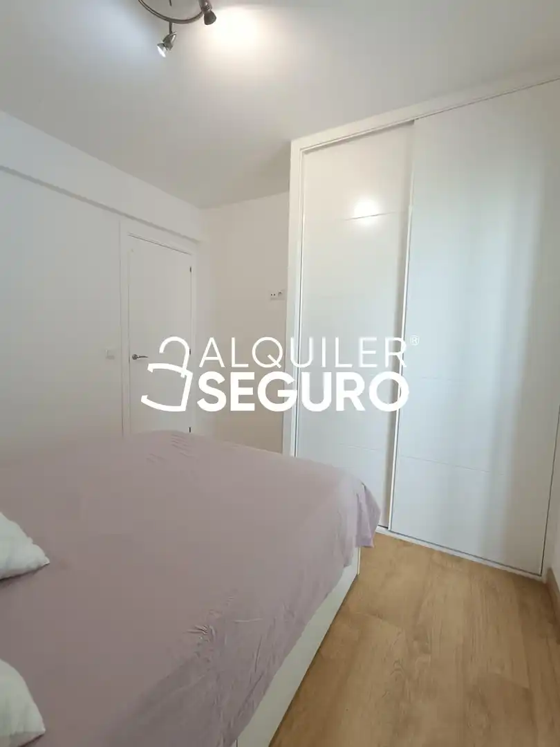 Bedroom of Flat for rent in Madrid  with Air Conditioner, Heating and Terrace