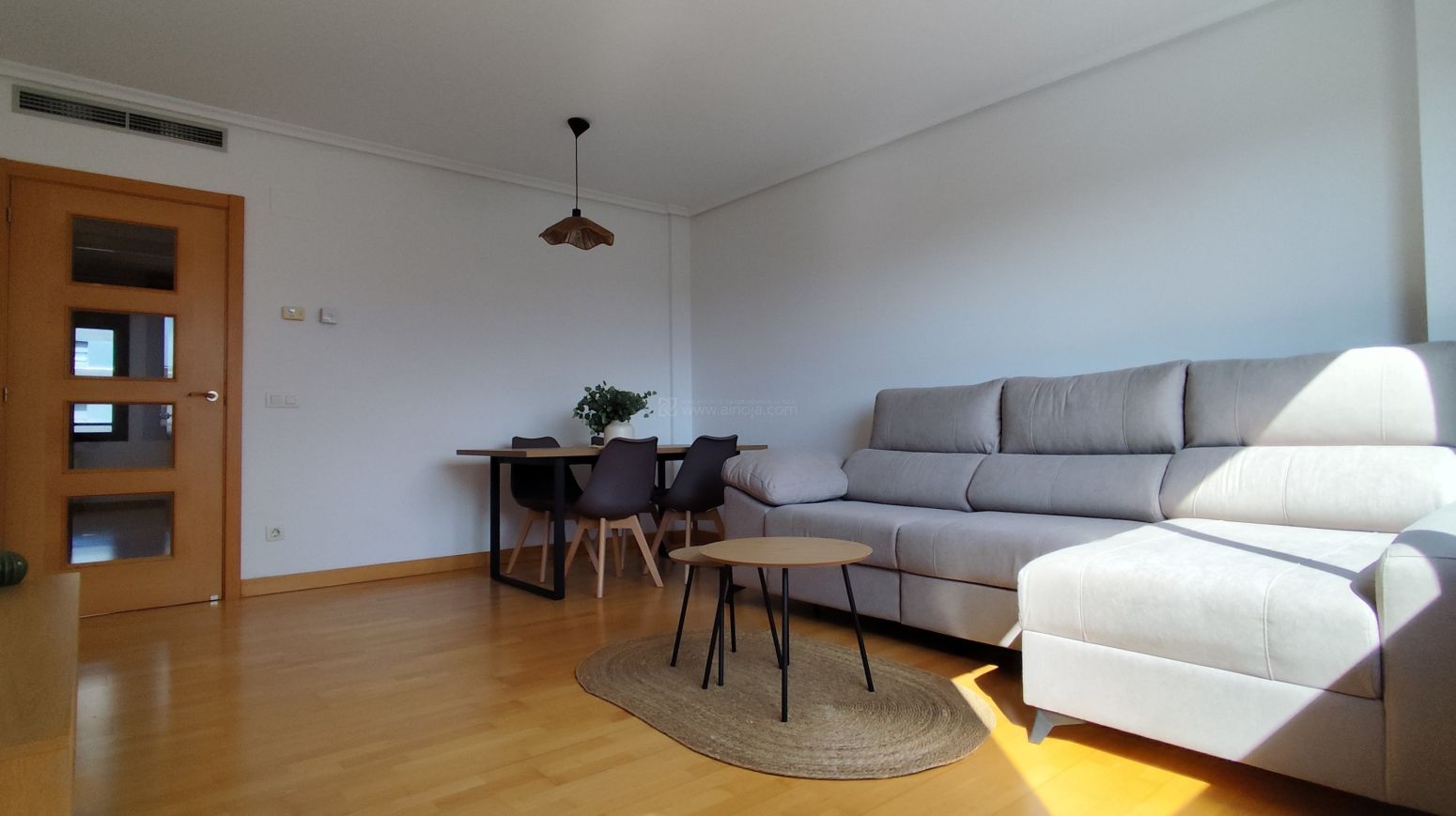 Sala d'estar de Pis de lloguer en  Logroño amb Calefacció, Terrassa i Traster