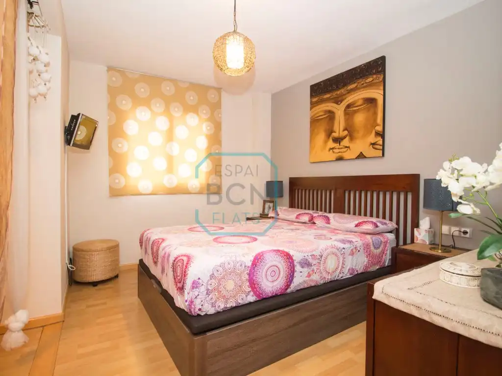 Schlafzimmer von Maisonette zum Verkauf in Barcelona