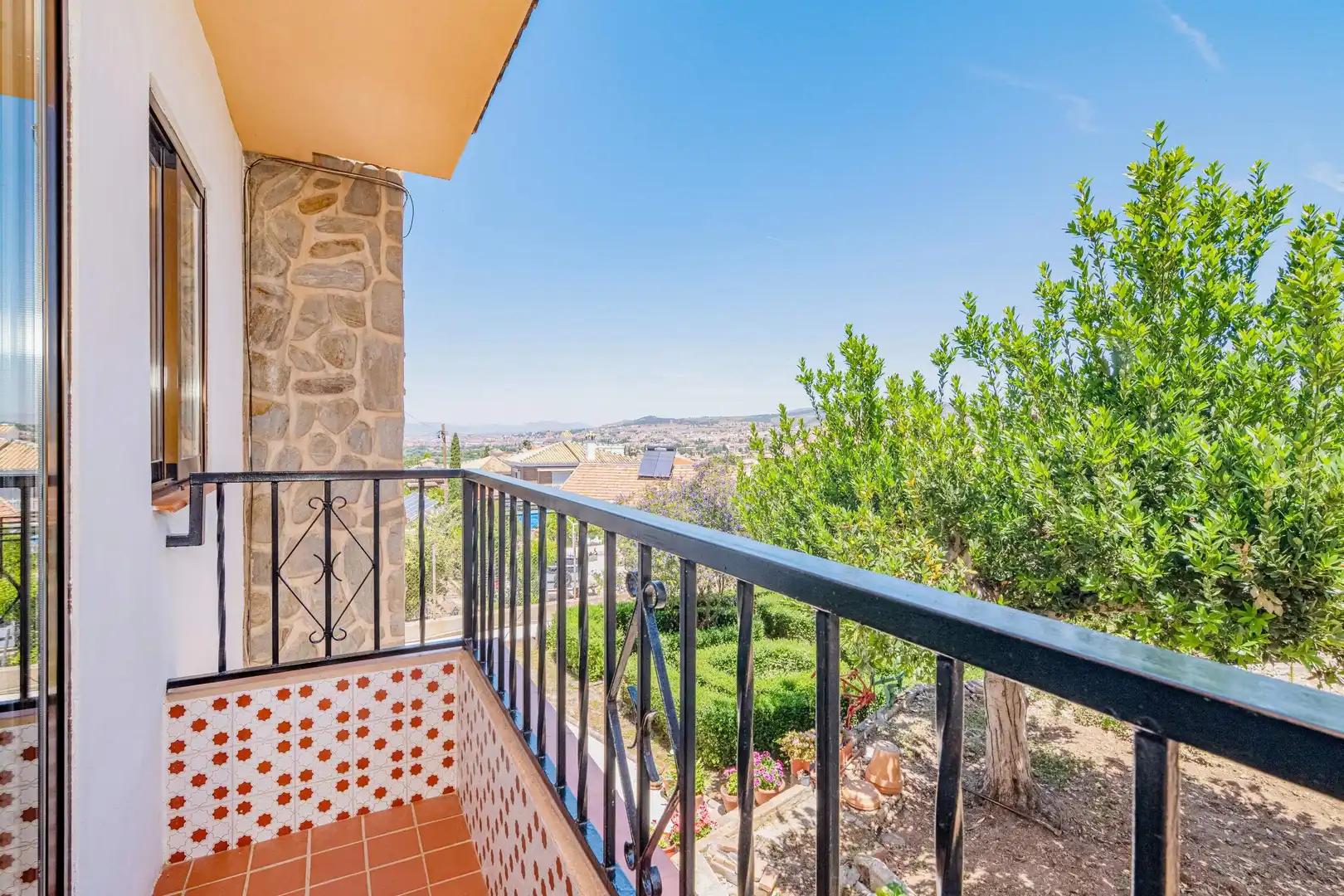 Terrassa de Casa o xalet en venda en Cájar amb Calefacció, Jardí privat i Piscina