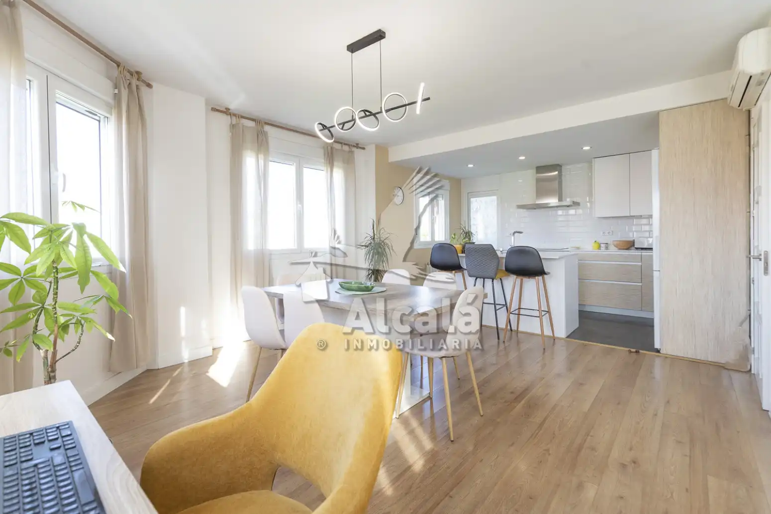 Comedor de Piso en venta en Alcalá de Henares con Aire acondicionado, Calefacción y Trastero