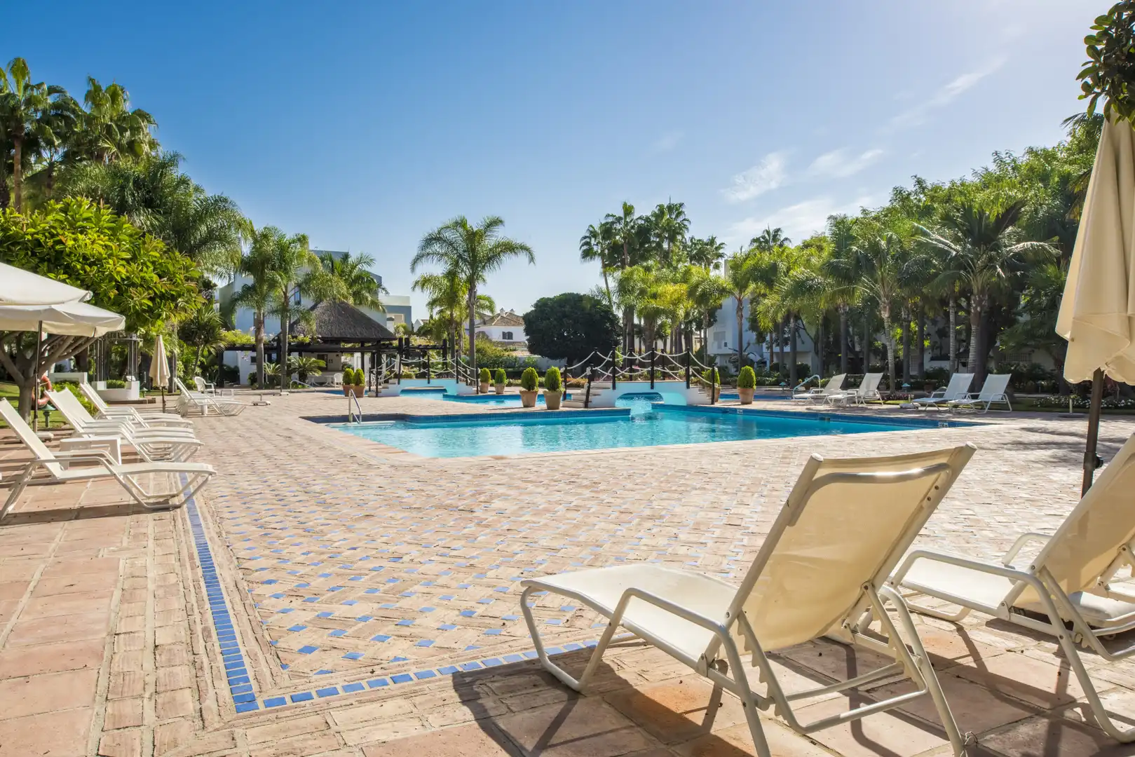 Piscina de Ático en venta en Marbella con Aire acondicionado, Terraza y Trastero