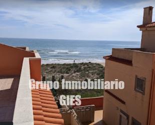 Vista exterior de Casa adosada en venda en Sueca amb Aire condicionat, Terrassa i Balcó