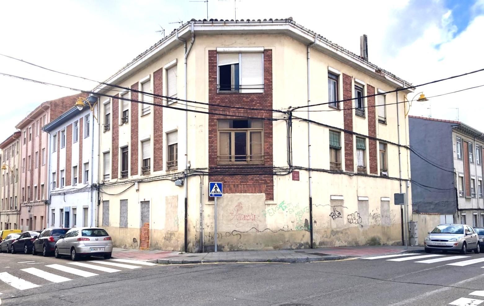 Exterior view of Building for sale in León Capital 