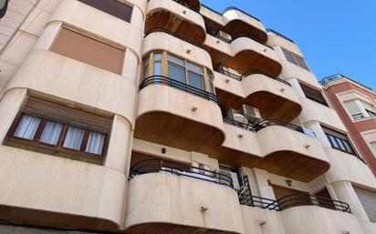 Vista exterior de Pis en venda en Almoradí amb Aire condicionat, Terrassa i Balcó