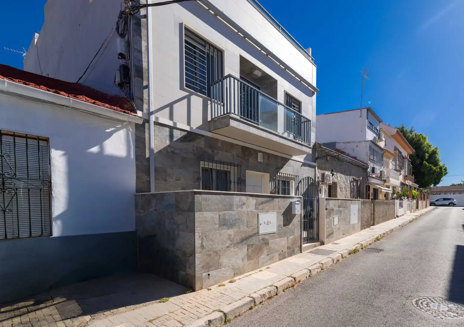 Vista exterior de Casa adosada en venda en Málaga amb Aire condicionat, Calefacció i Terrassa