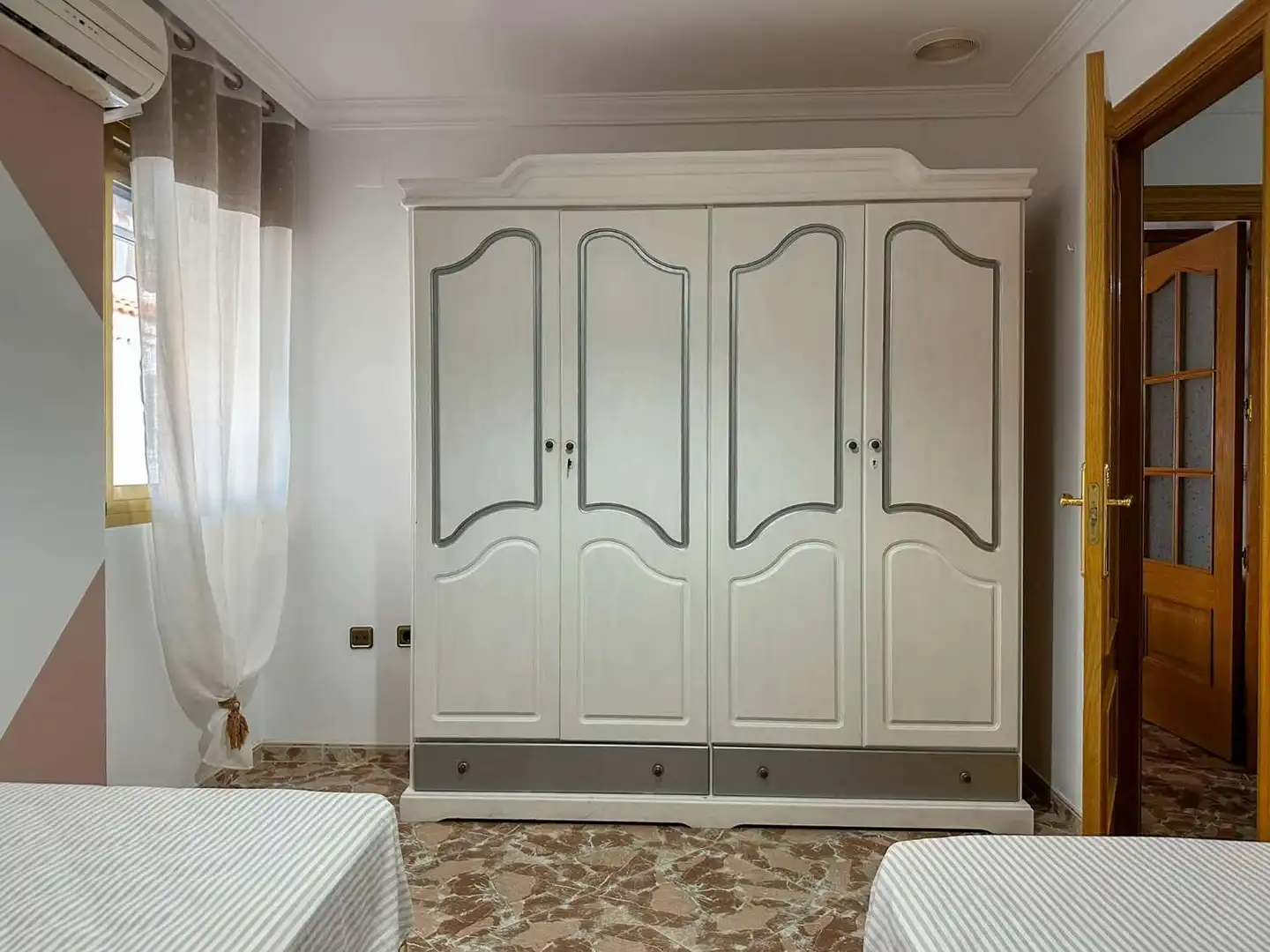 Habitación de Piso de alquiler en Vélez de Benaudalla con Aire acondicionado, Terraza y Amueblado