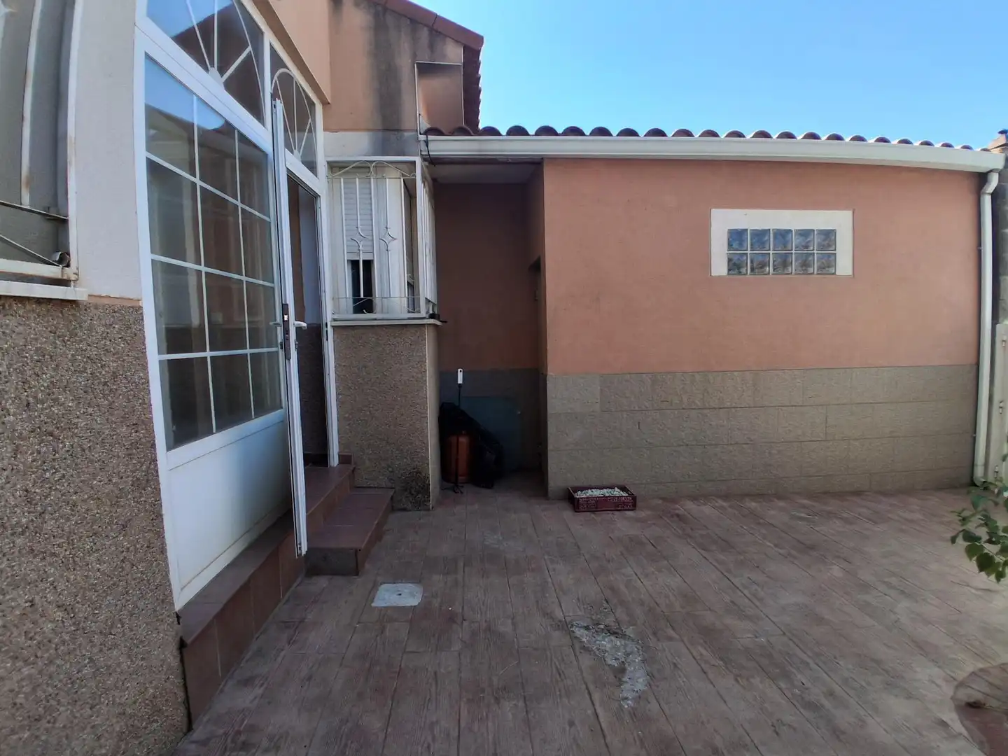 Vista exterior de Casa adosada en venda en El Viso de San Juan amb Calefacció i Piscina