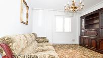 Sala d'estar de Pis en venda en Basauri  amb Calefacció