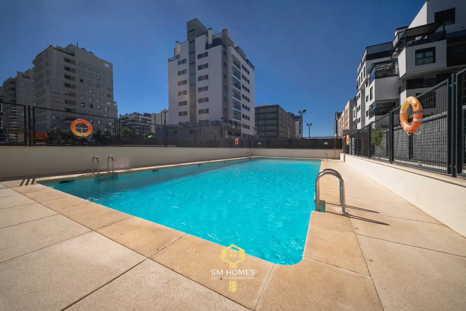 Swimming pool of Flat for sale in Vicálvaro