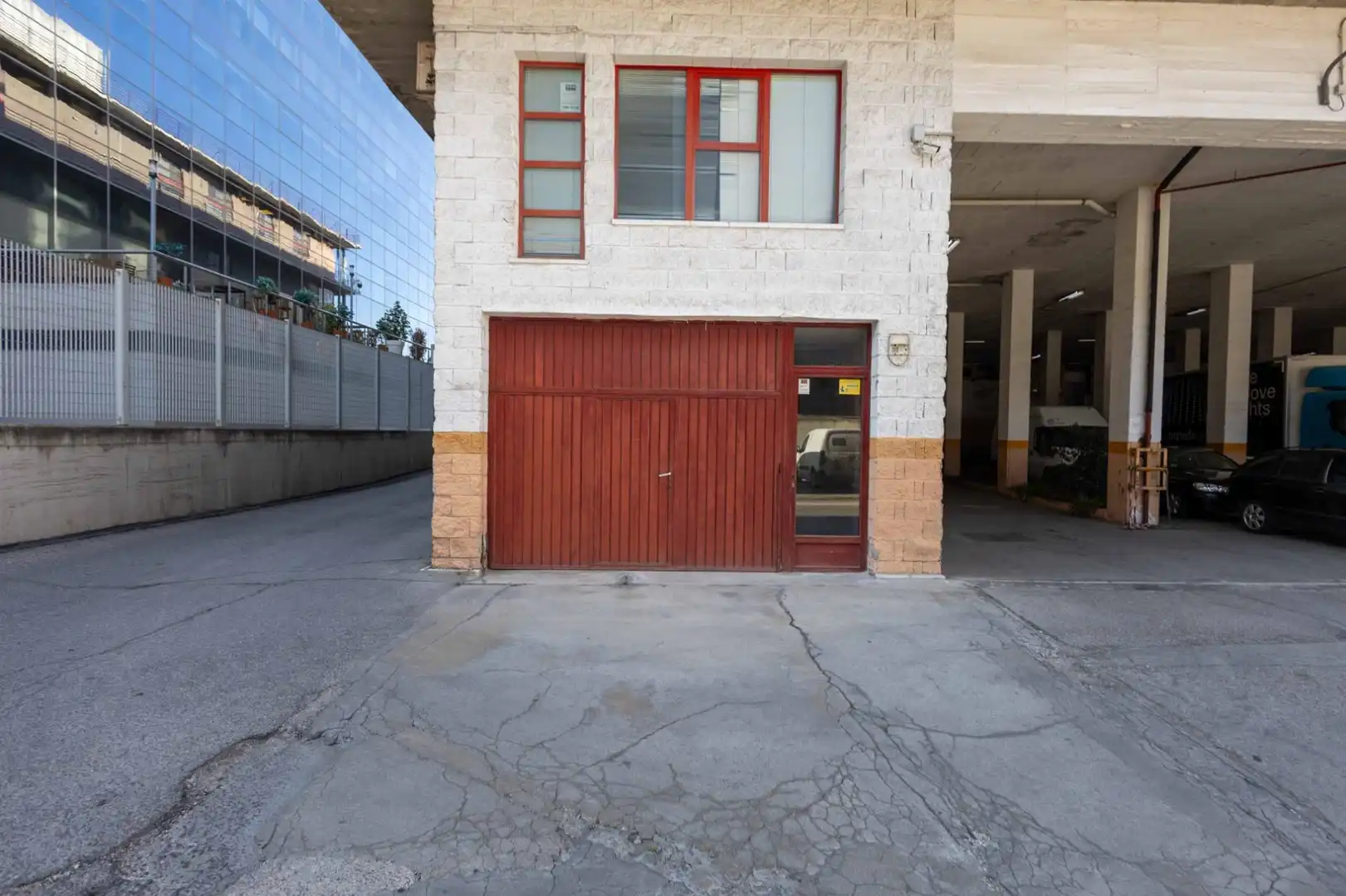 Exterior view of Commercial properties for rent in Madrid  with Air Conditioner